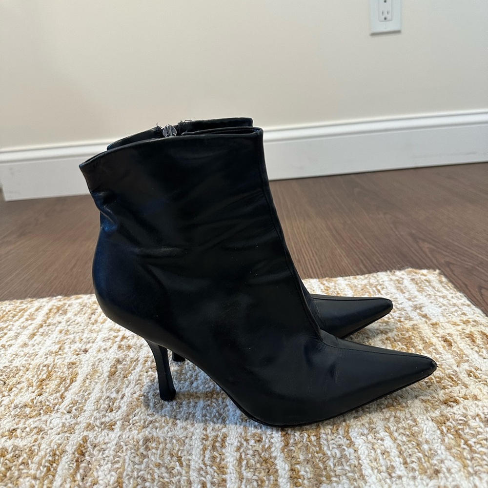 BCBG Maxazria Ankle Stiletto Booties Black Leather Size 7.5